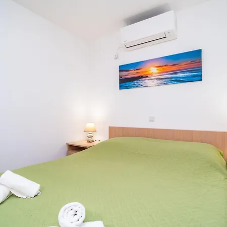 Central Apartment With Terrace Dubrovnik Exterior photo